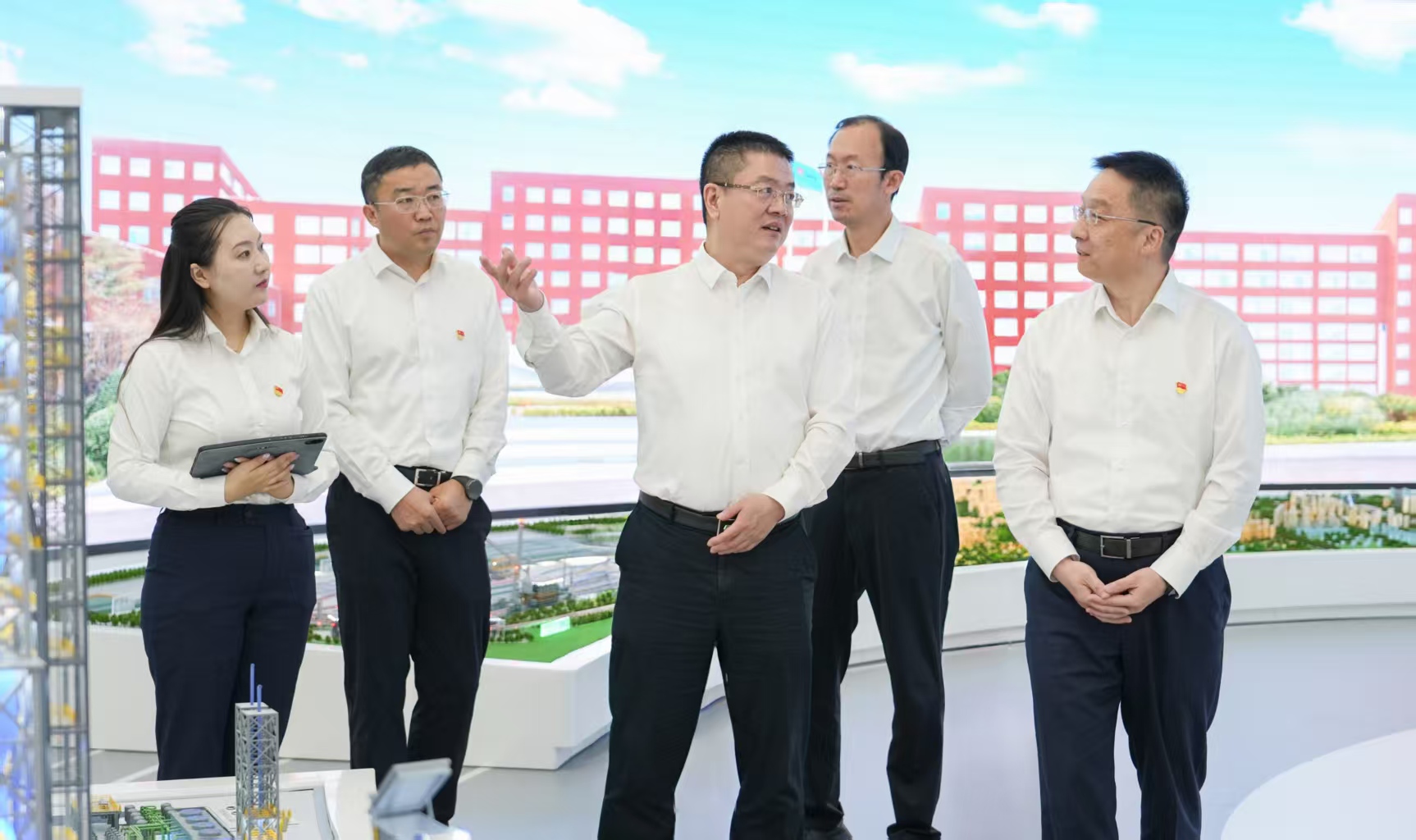 李仲泽参观公海赌赌船官网jc710京诚企业展厅